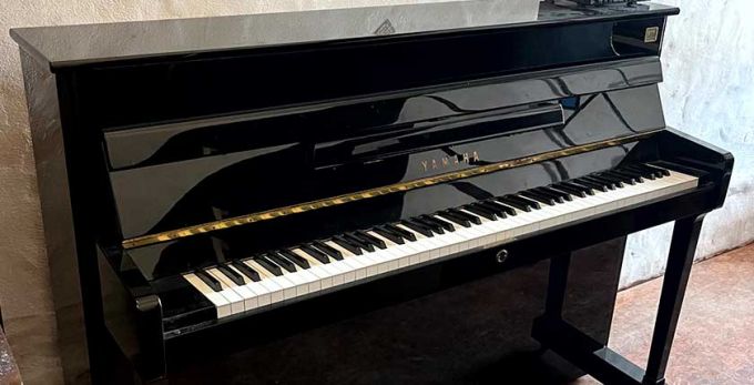 Piano Vertical Disklavier - Yamaha (DISPONIBLE)