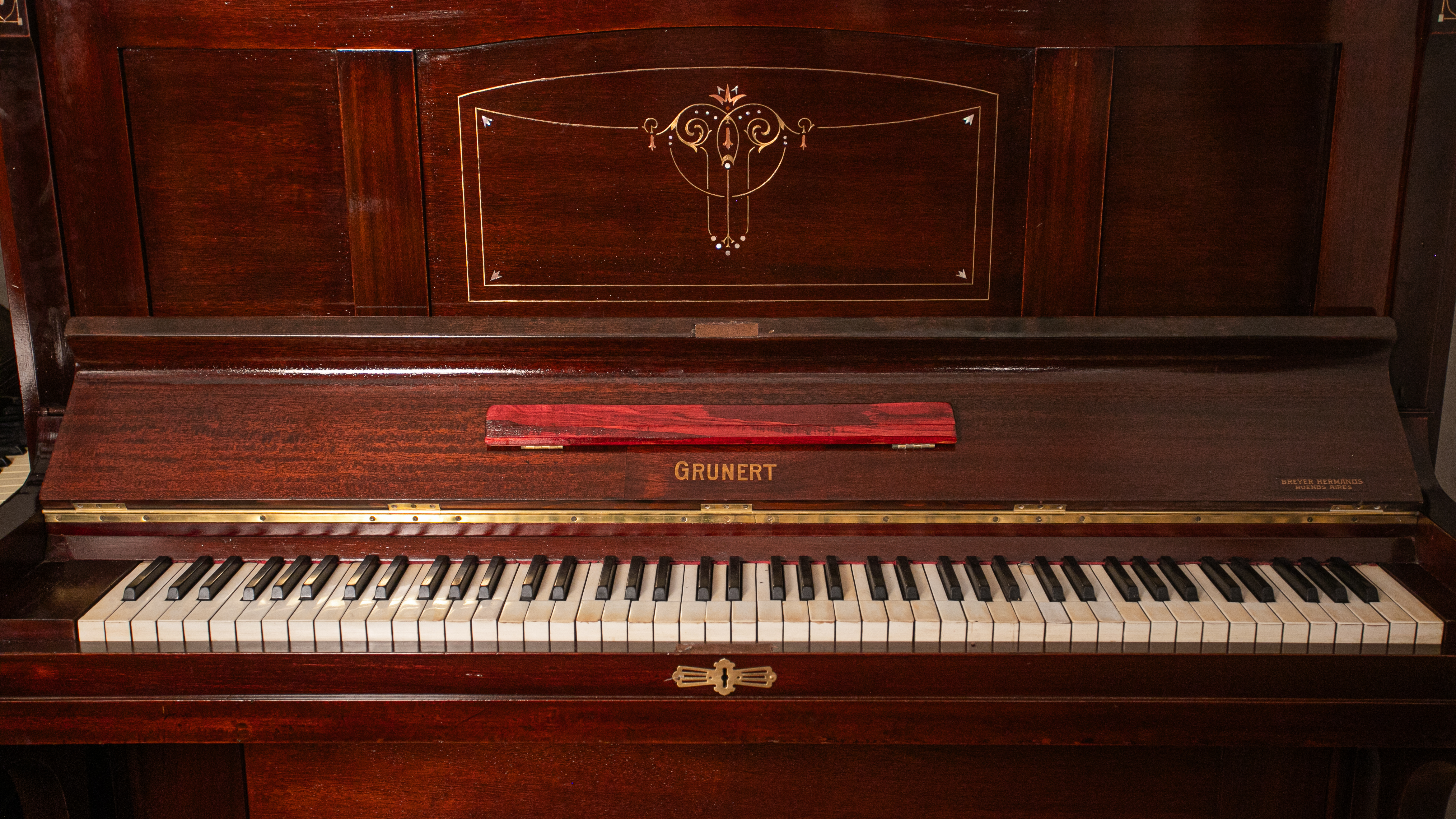 Piano Vertical  Grunert (DISPONIBLE)