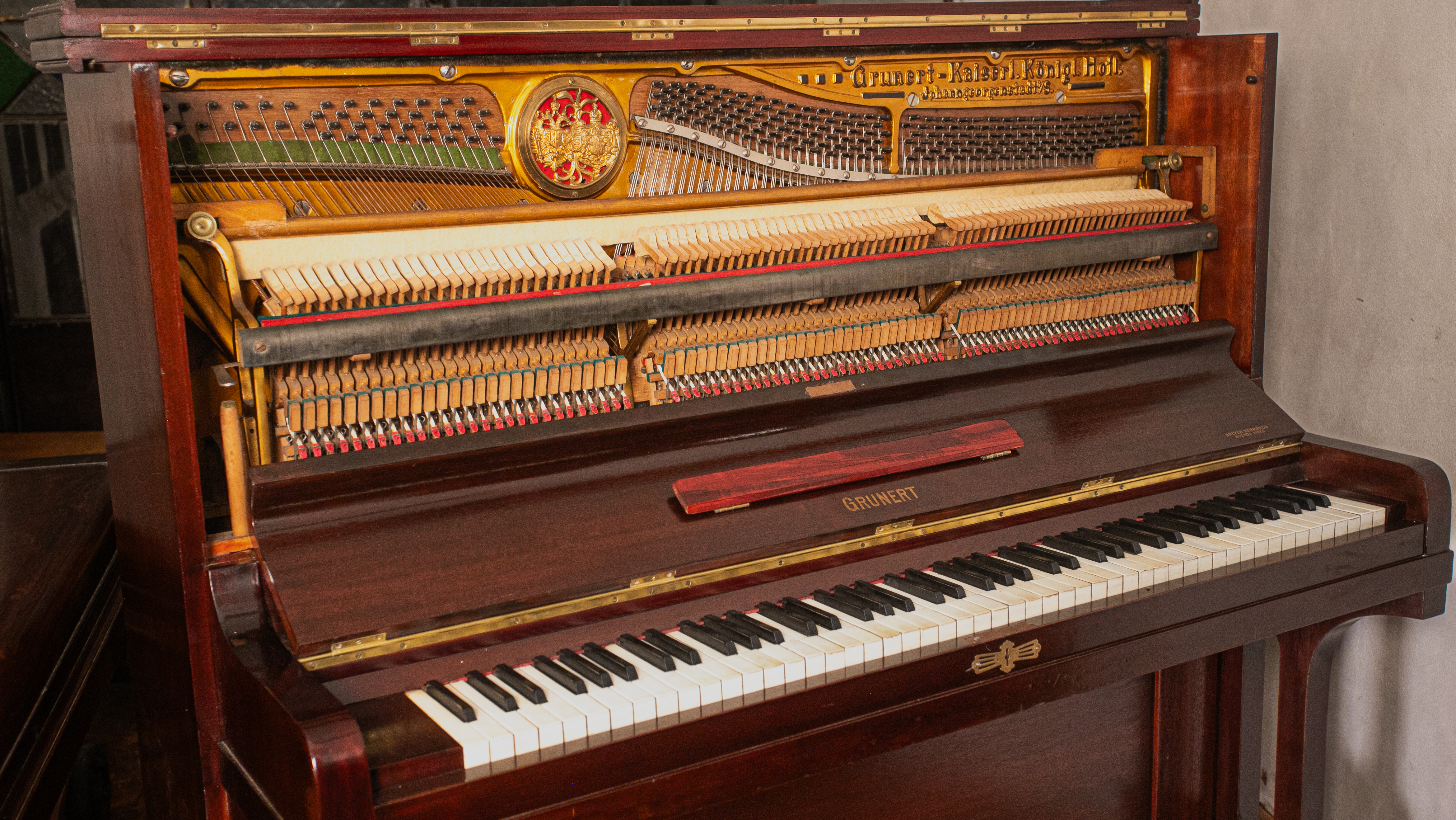 Piano Vertical  Grunert (DISPONIBLE)