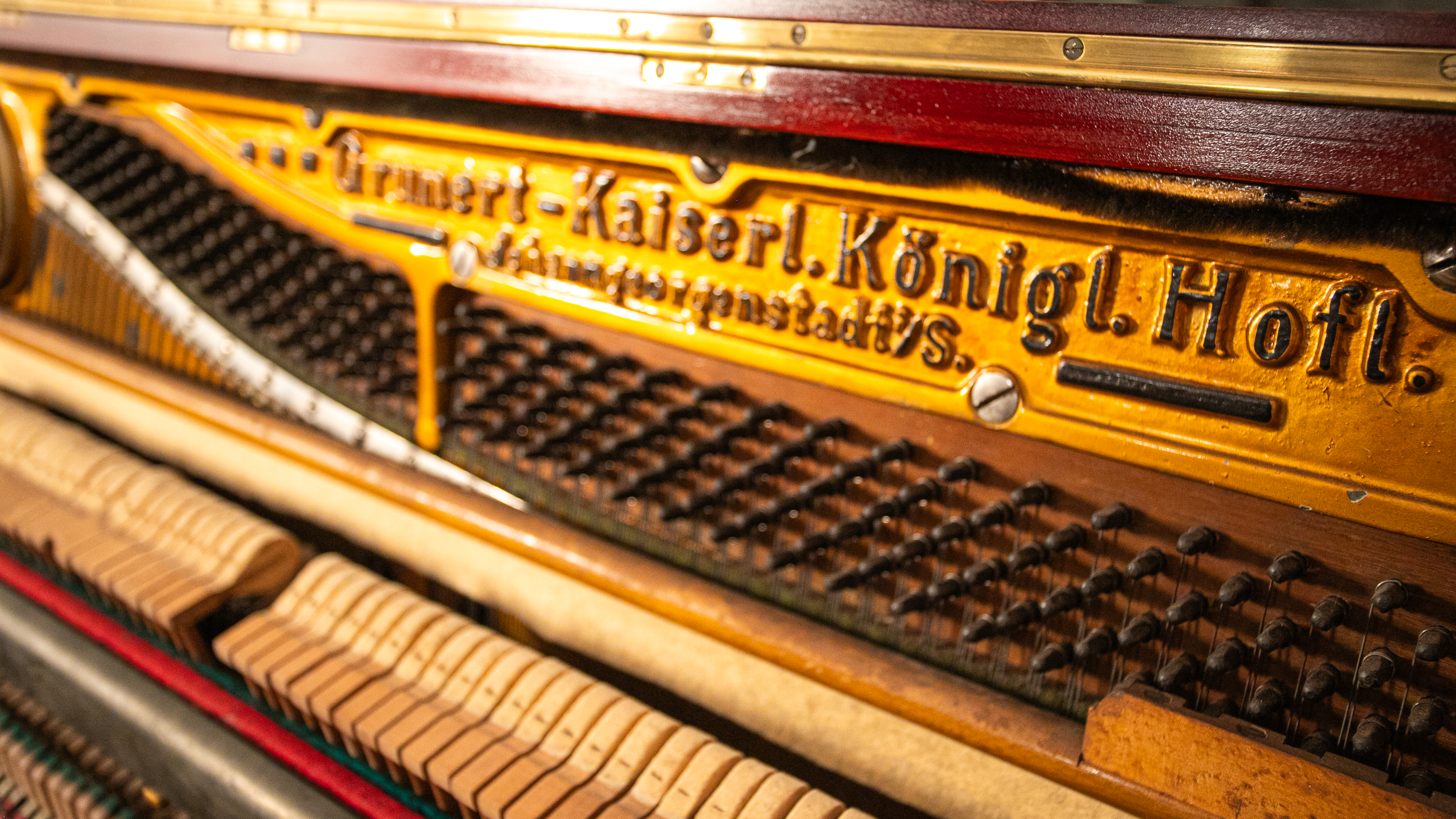 Piano Vertical  Grunert (DISPONIBLE)