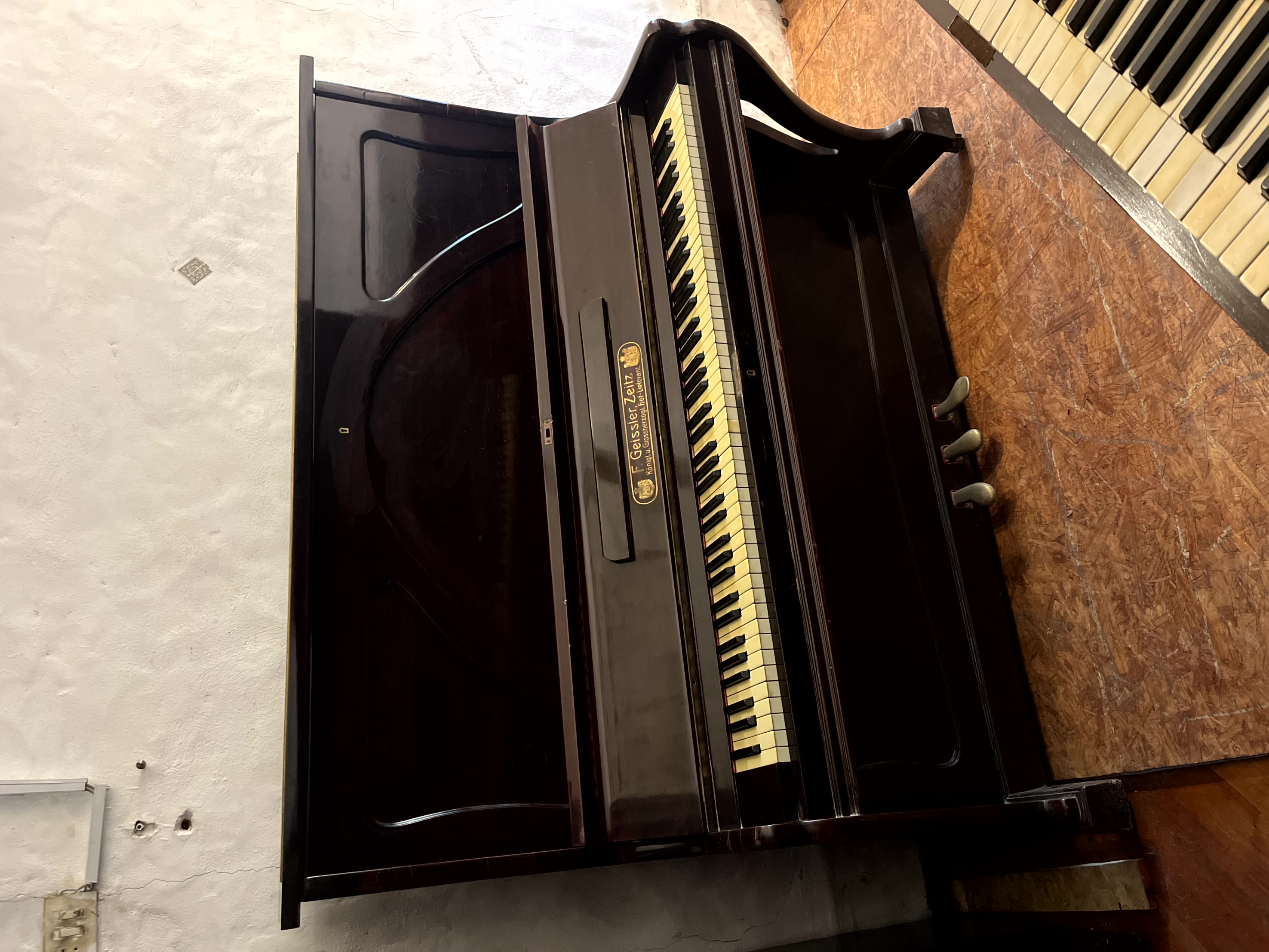 Piano Vertical  Geissler (VENDIDO)