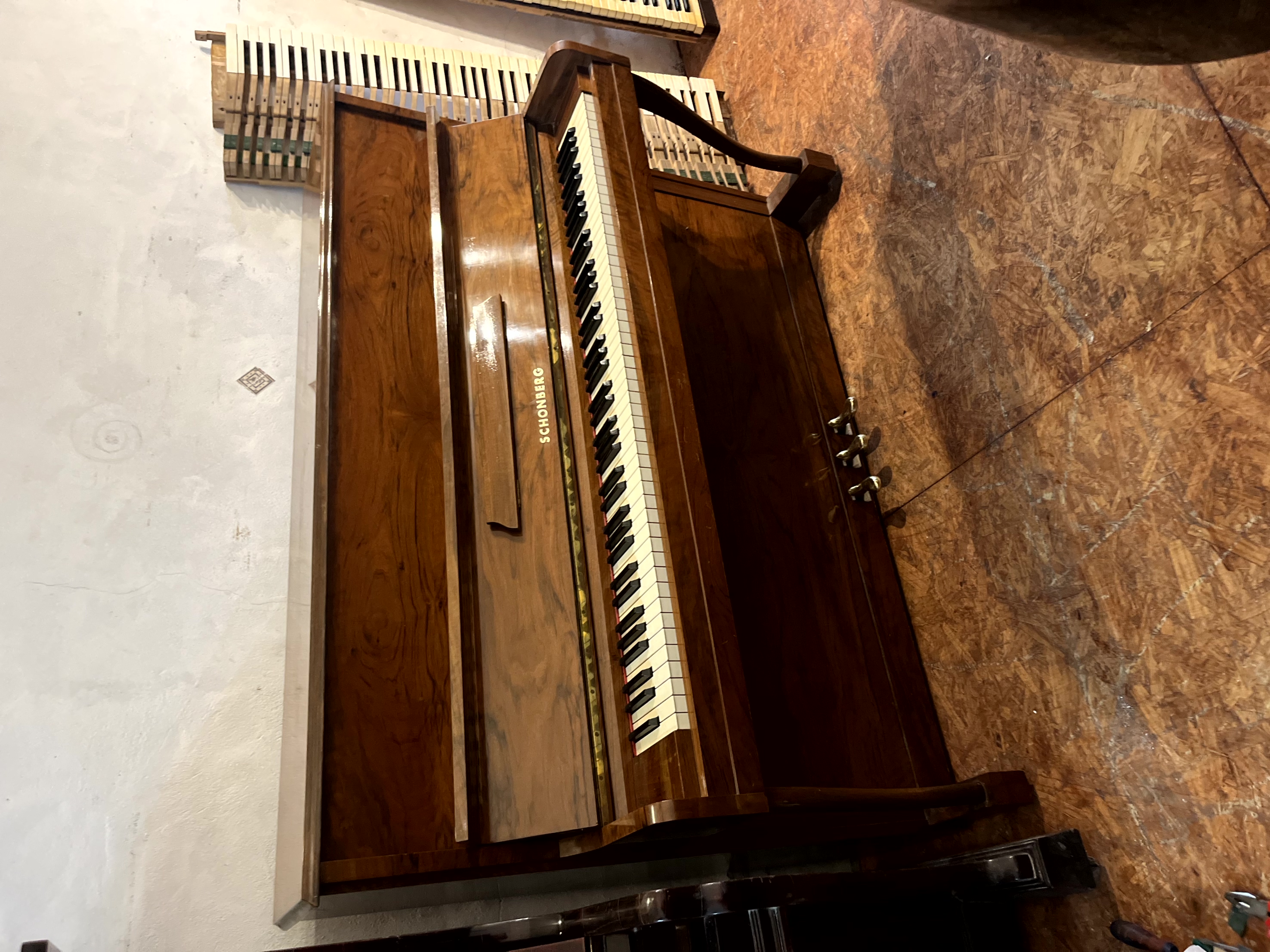 Piano Vertical  Schonberg (DISPONIBLE)