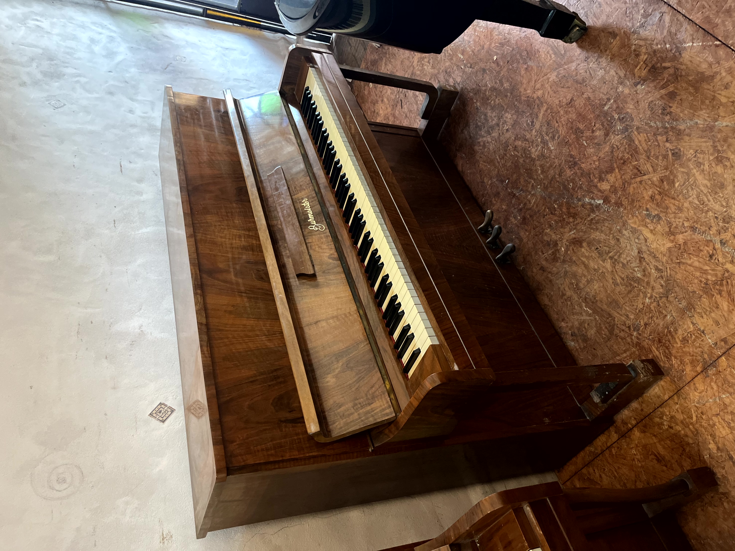 Piano Vertical  Burmeister (DISPONIBLE)