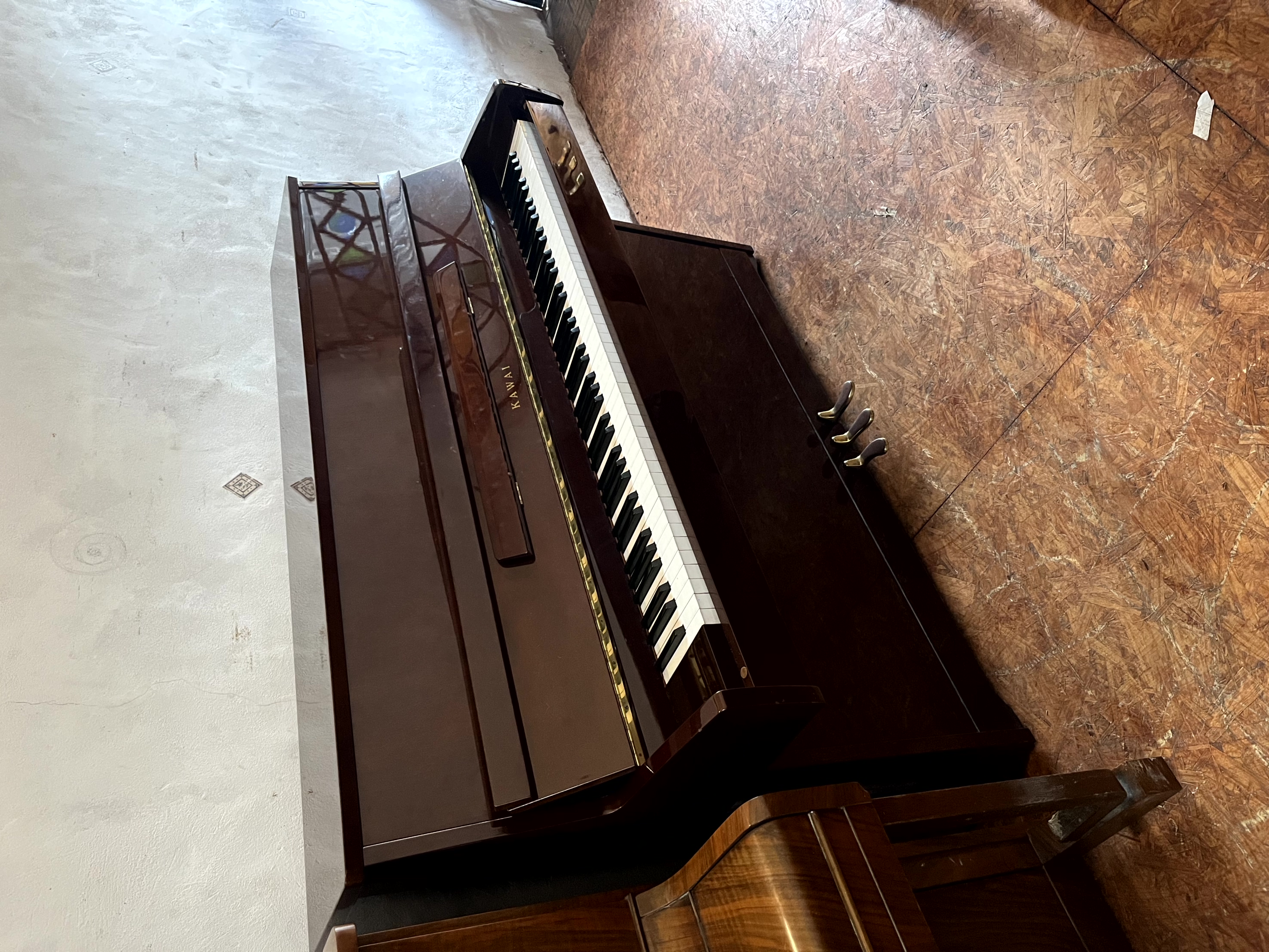 Piano Vertical  Kawai (DISPONIBLE)