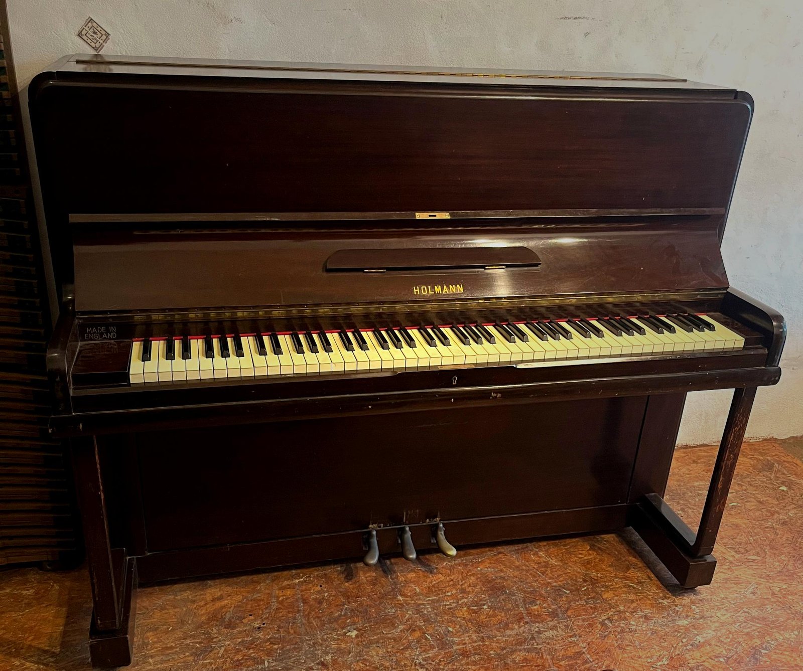 Minipiano Holmann inglés – Compacto y afinado a 440Hz