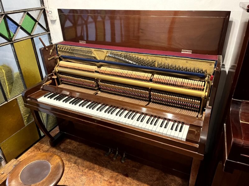 Piano Vertical J. Carlitt – Gran Sonido, Mejor Precio - Image 2