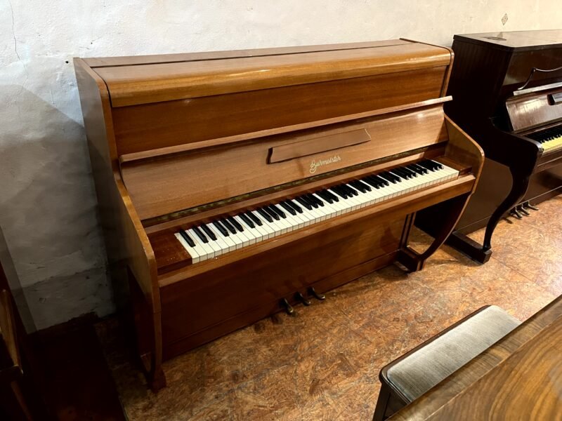(VENDIDO) Mini Piano Vertical Burmeister – Lustrado a Nuevo