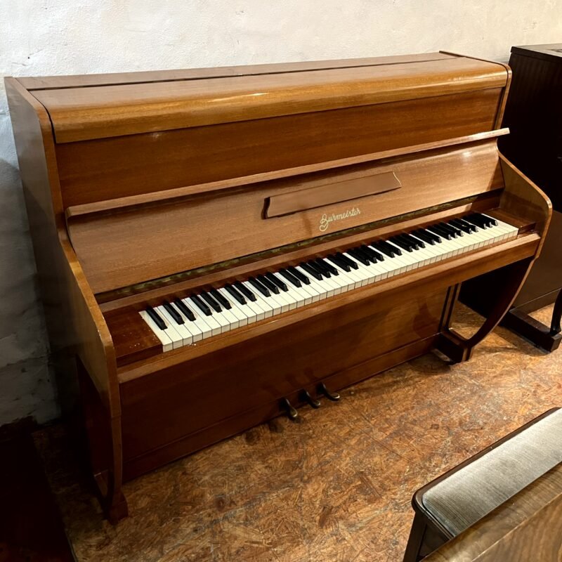 (VENDIDO) Mini Piano Vertical Burmeister – Lustrado a Nuevo