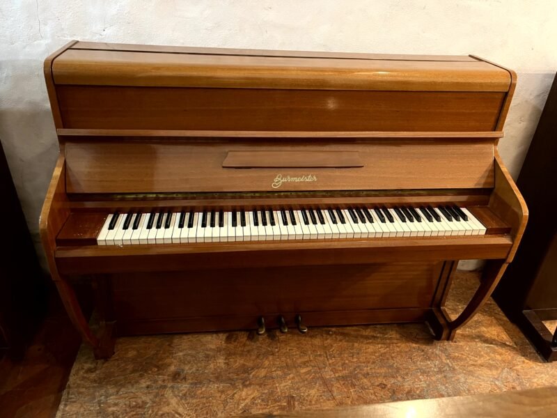 (VENDIDO) Mini Piano Vertical Burmeister – Lustrado a Nuevo - Image 4