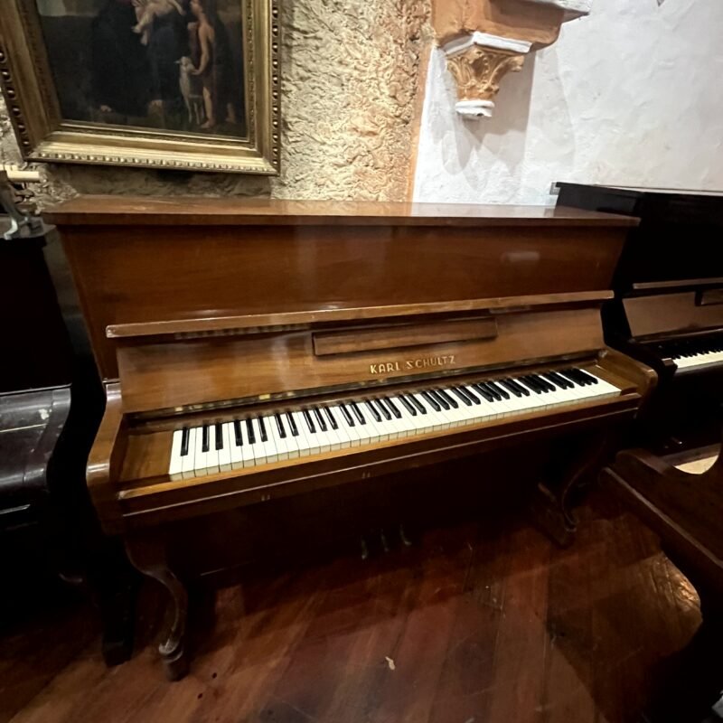 Minipiano vertical Karl Schultz – Moderno, compacto y listo para disfrutar