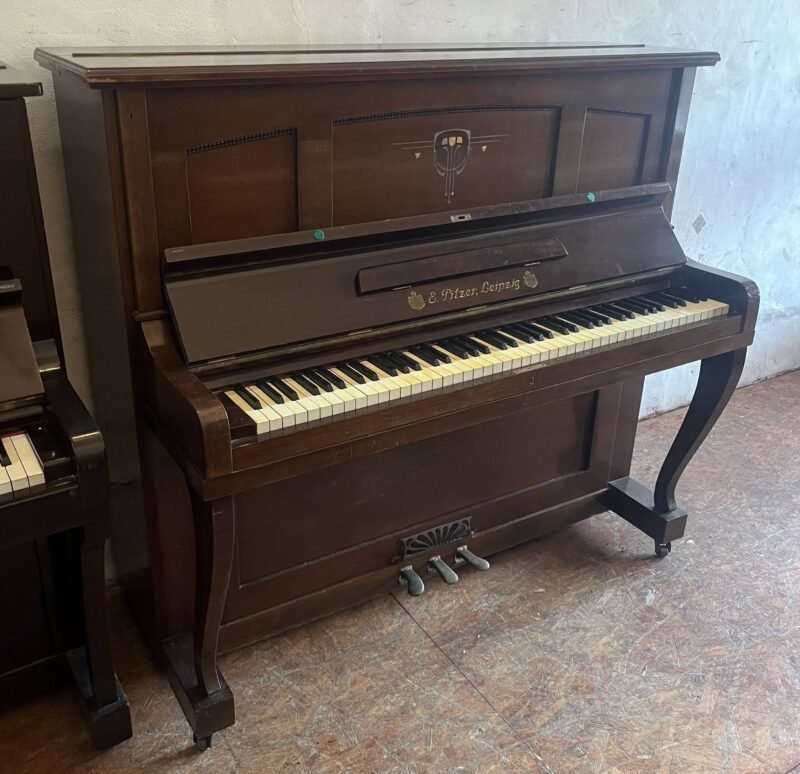 Piano vertical Pitzer Leipzig – Sonido cálido y estructura alemana