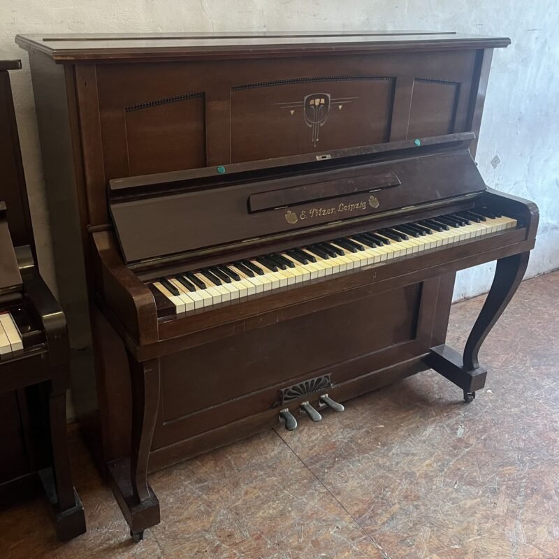 Piano vertical Pitzer Leipzig – Sonido cálido y estructura alemana