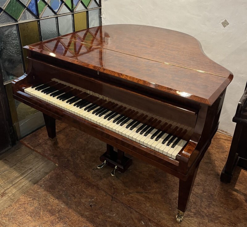 Piano de cola alemán Feurich – Modelo mignon