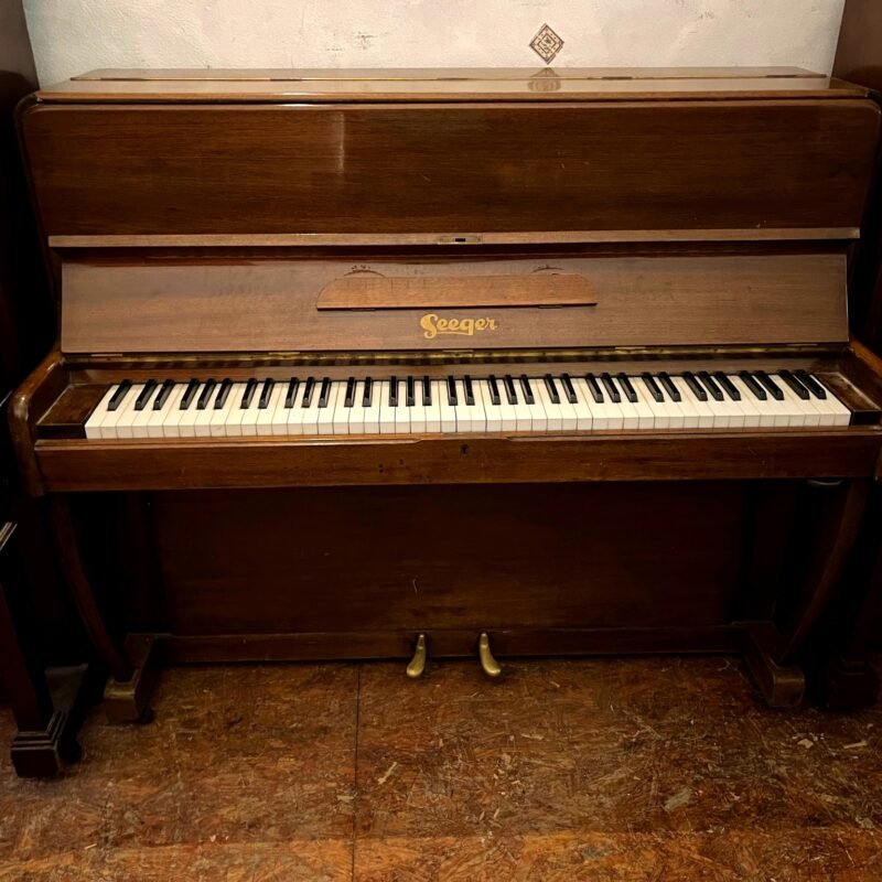 Piano vertical Seeger – Fabricación inglesa
