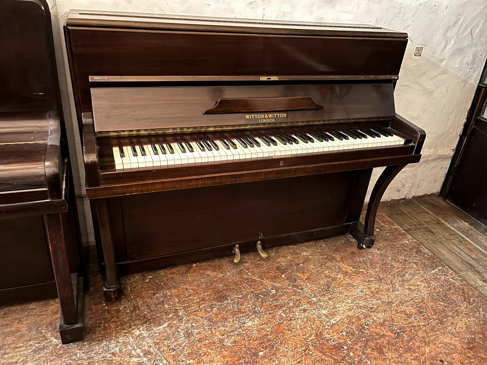 Piano vertical Witton & Witton inglés