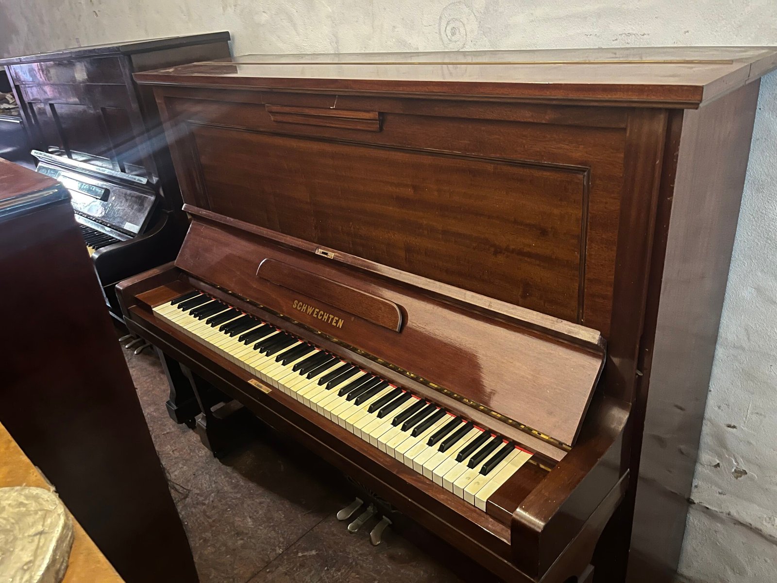 Piano vertical Schwechten alemán
