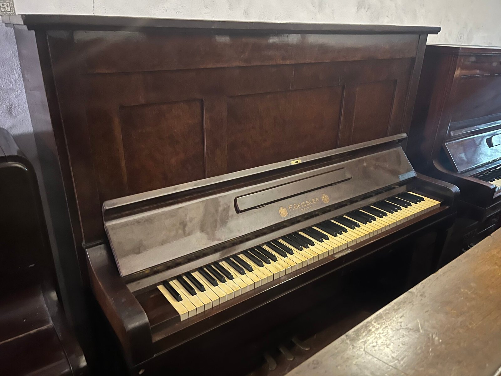 Piano vertical Geissler alemán