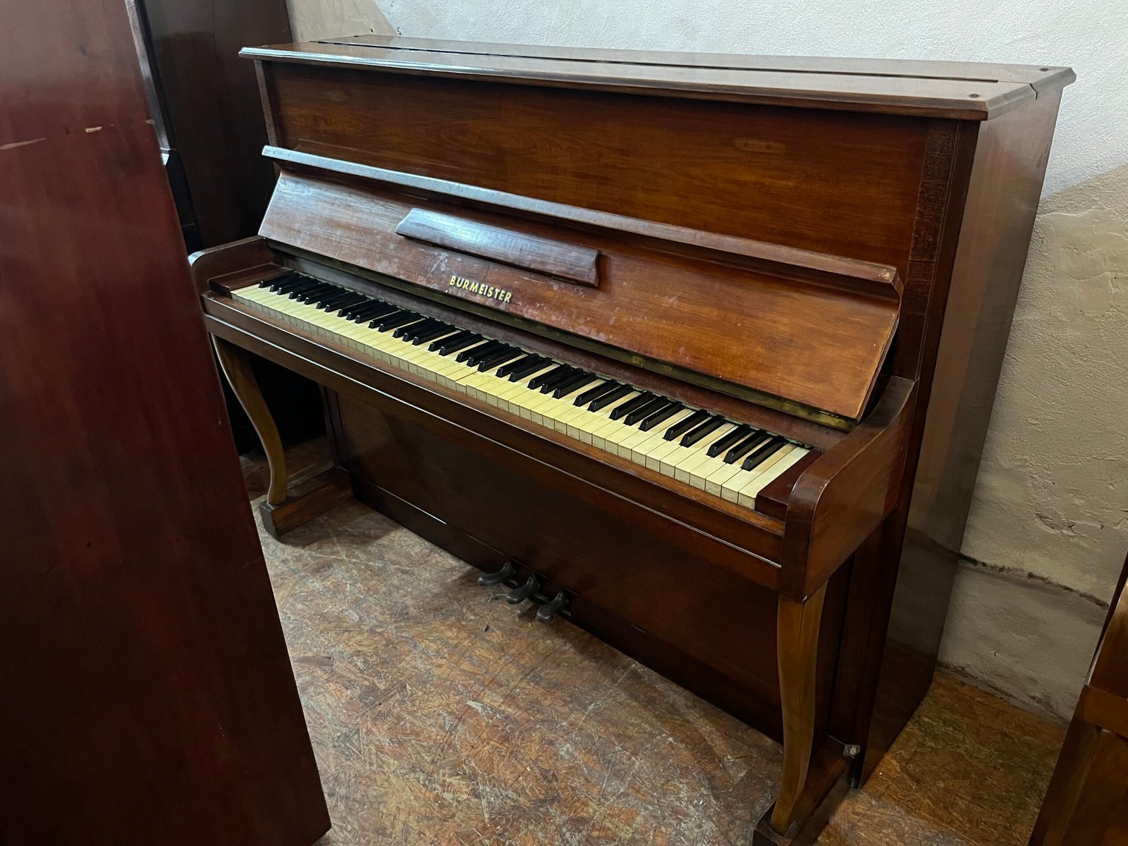 Piano vertical Burmeister