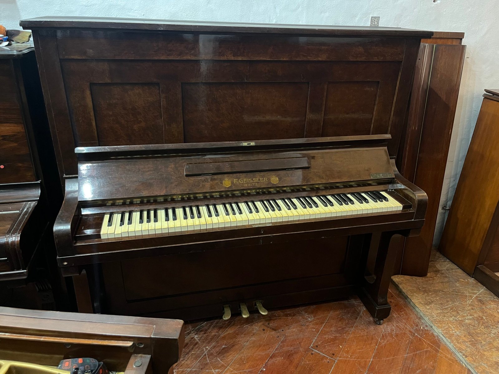 Piano vertical Geissler alemán
