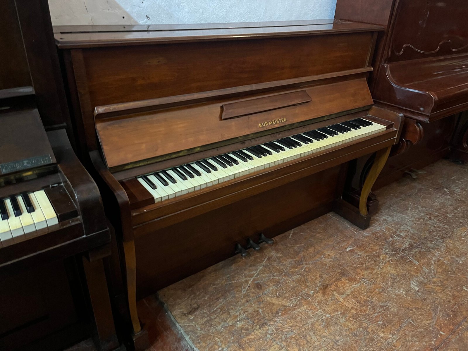 Piano vertical Burmeister