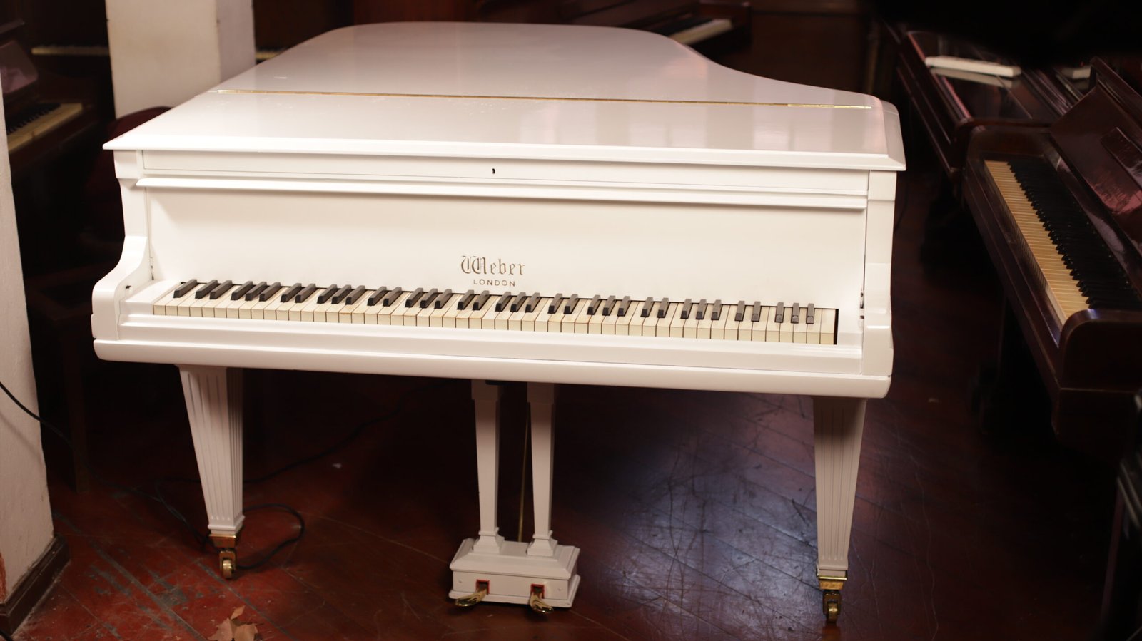 Piano de cola Weber – Color Blanco