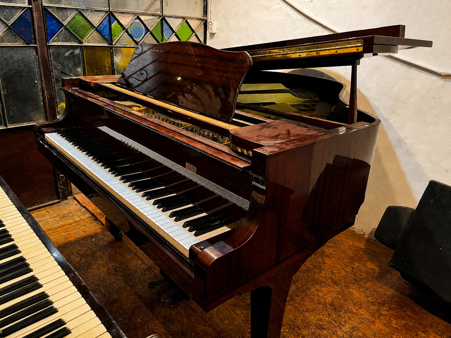 Piano de cola Yamaha G1 japonés