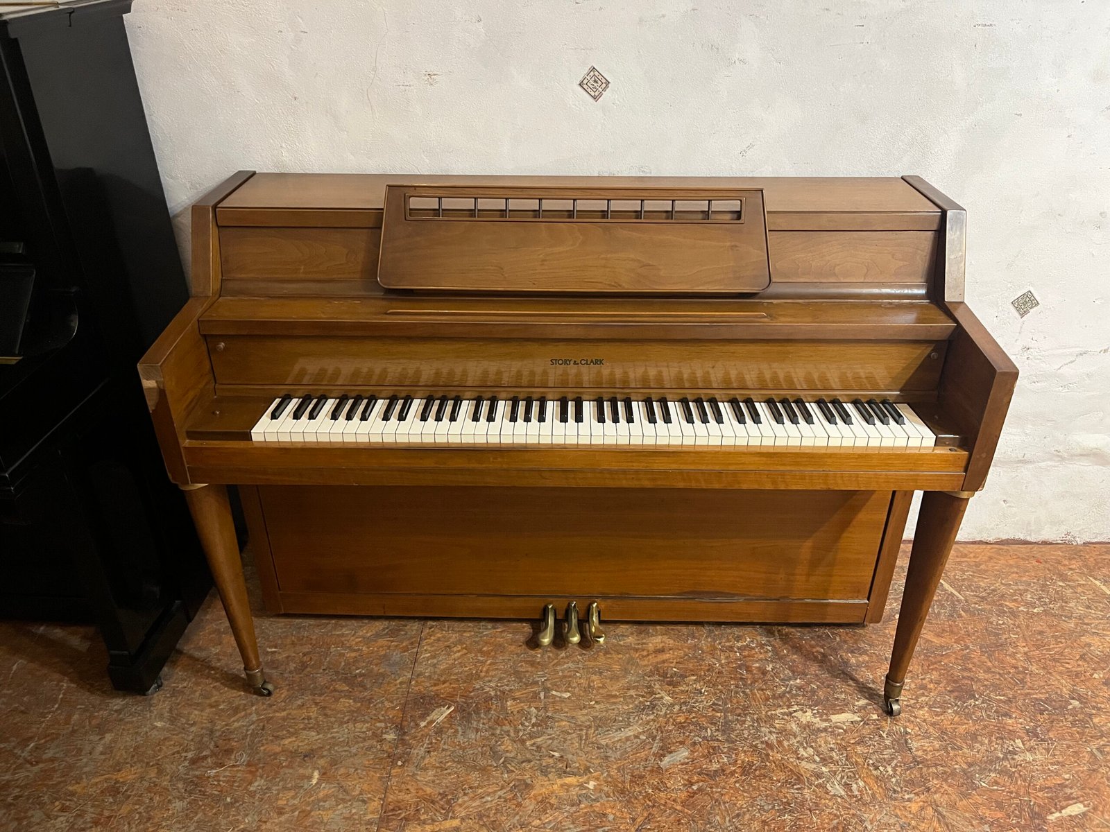 Minipiano vertical Story & Clark
