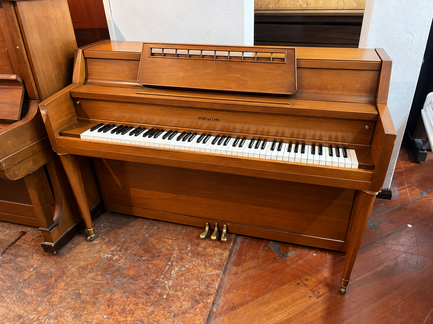 Minipiano vertical Story & Clark