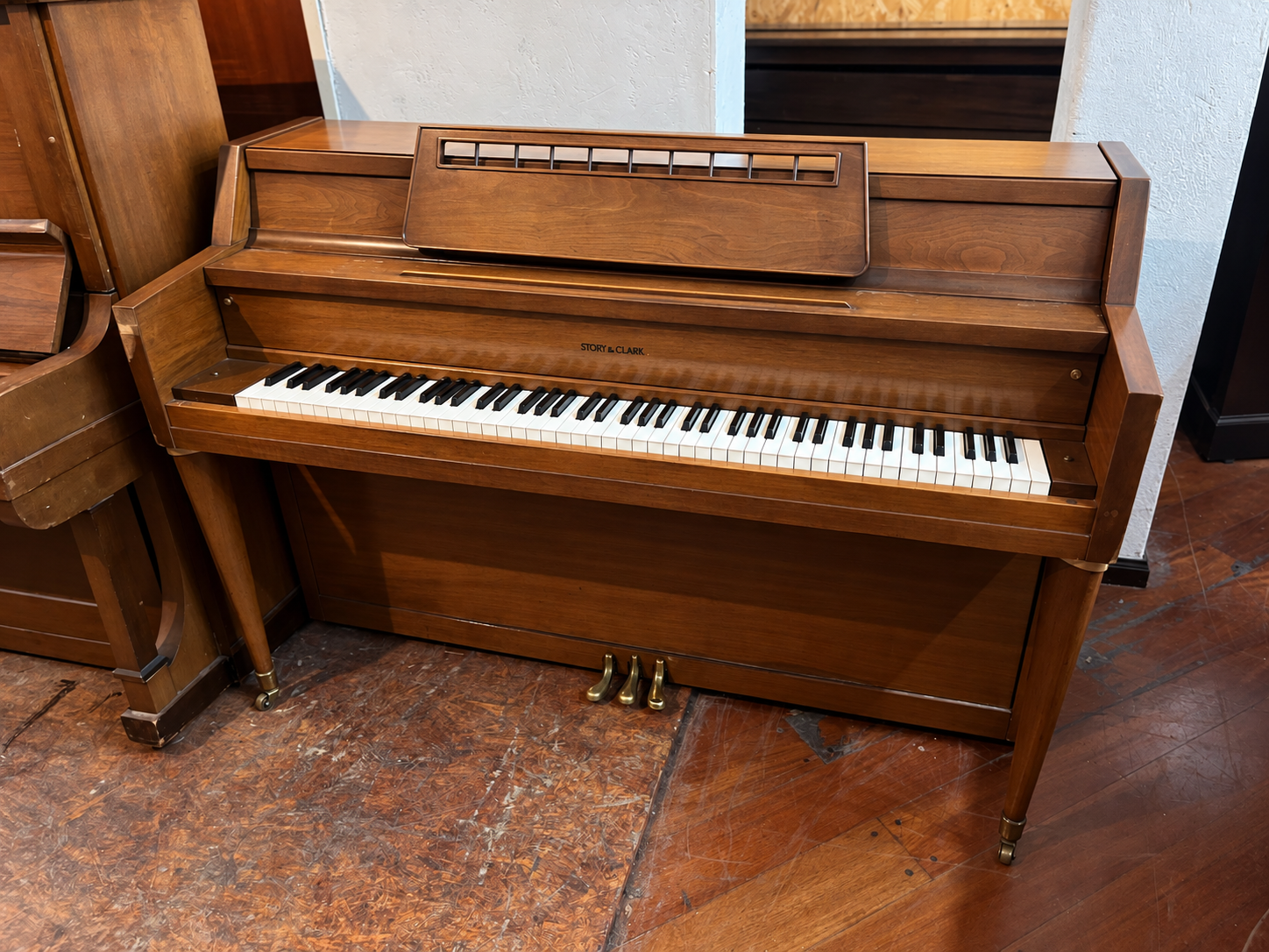 Minipiano vertical Story & Clark